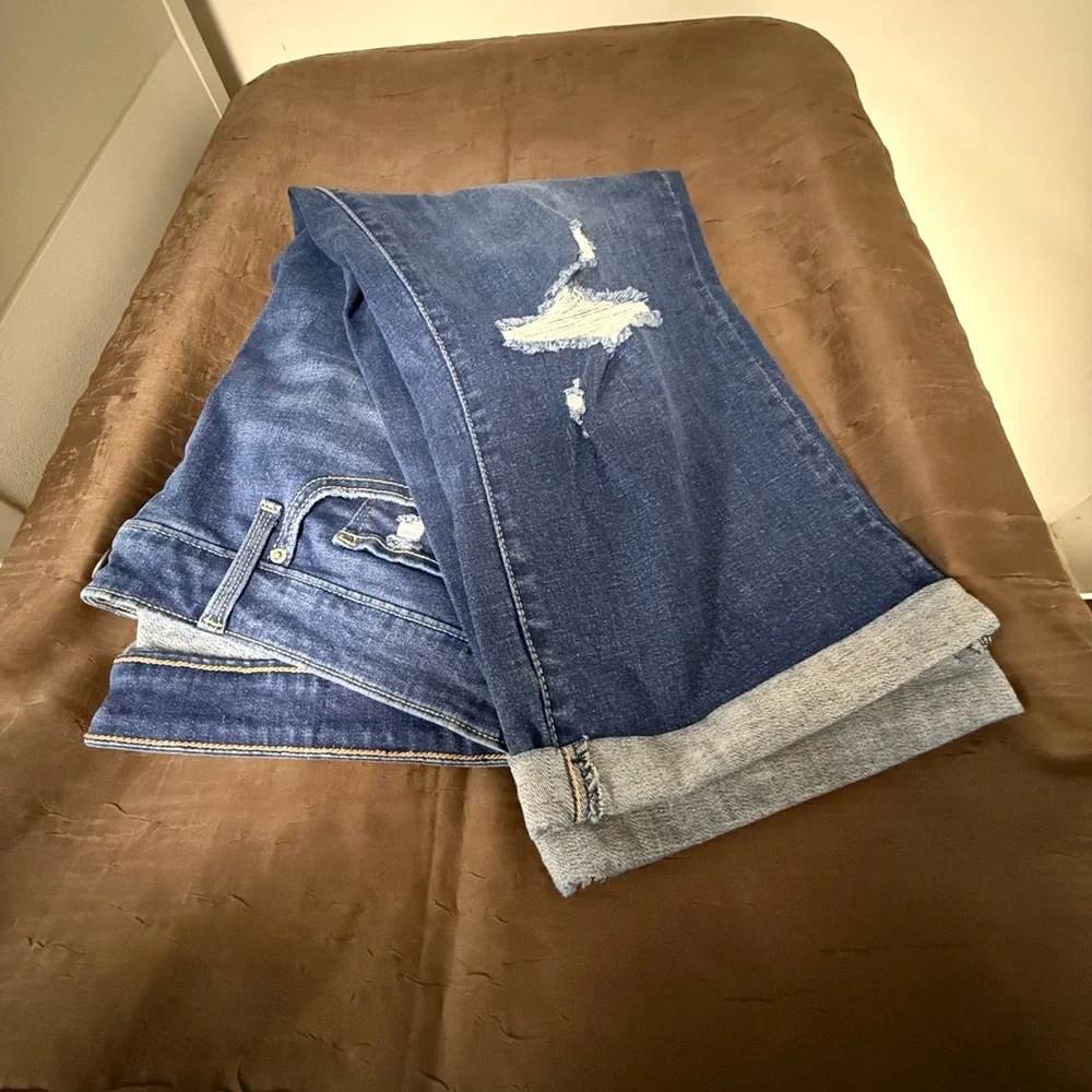 Levi's Deep Blue Denim Capris - Picture 2 of 3
